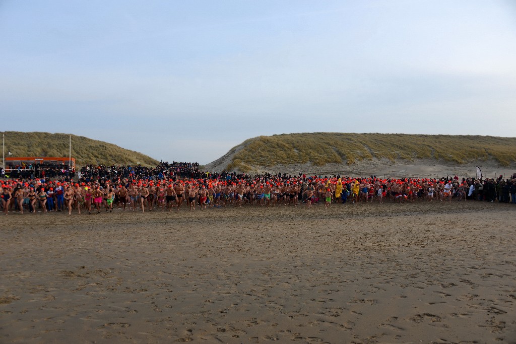 ../Images/Nieuwjaarsduik Nederzandt 2015 046.jpg